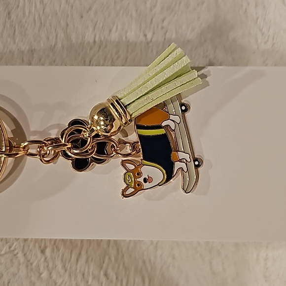 NEW! Enamel Pembroke Welsh Corgi Skateboard🛹 Keychain/Bag 🎒👜 Charm ~ 🐕 🎁 🐾 - Picture 4 of 8